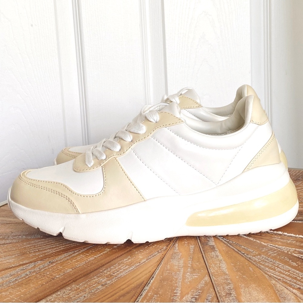 NWT Shoe Dazzle White & Beige Faux Leather Casual Sneakers in Size 10